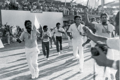 javed miandad or hanif mohammad who is pakistan s best batsman