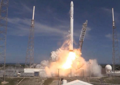 spacex launches cargo but fails to land rocket