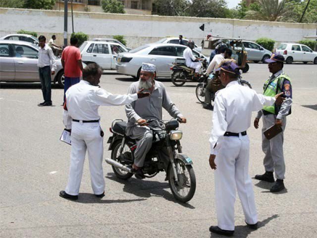 record 2 6m motorists fined rs7 2b over traffic violations in karachi