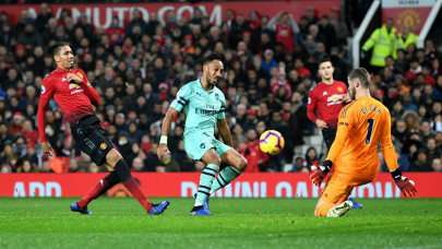 arsenal extend unbeaten run despite united draw arsenal extend unbeaten run despite united draw