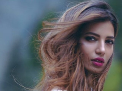 rabia butt claps back at troll for calling her hands manly