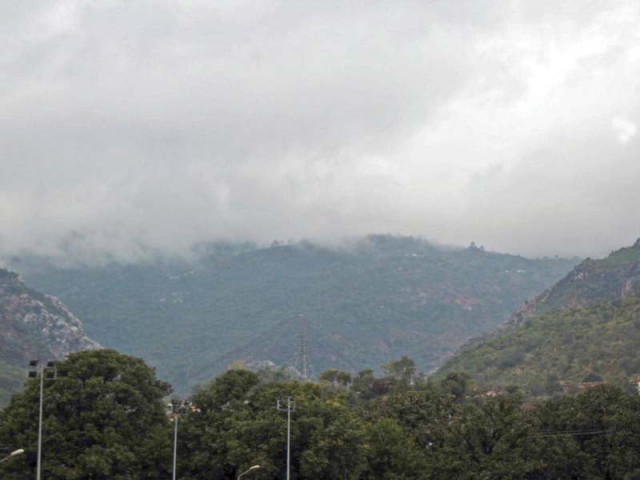 a view of motorists on islamabad highway after a heavy rainfall photo app