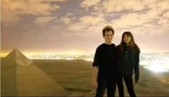 egyptian couple at the top of the great pyramids screengrab youtube egyptian couple at the top of the great pyramids screengrab youtube
