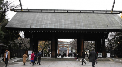 chinese man held over fire at tokyo war shrine reports