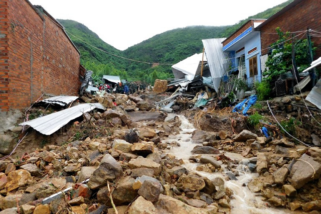 damaged houses and debris are seen following flash floods and landslides in the phuoc dong commune of central vietnam 039 s khanh hoa province on november 18 2018 photo afp damaged houses and debris are seen following flash floods and landslides in the phuoc dong commune of central vietnam 039 s khanh hoa province on november 18 2018 photo afp