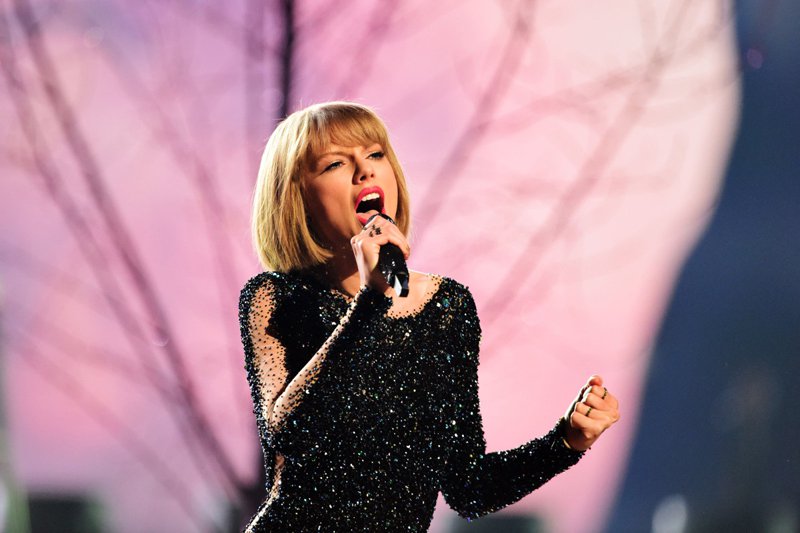 despite her hostility to spotify swift allowed quot 1989 quot to be streamed on apple music from the moment the tech giant launched the service in june 2015 photo afp