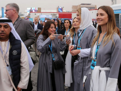 western tourists trickle into saudi arabia as it tries to open up