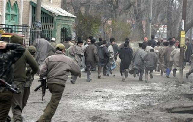 indian occupying forces chase kashmiri protesters photo reuters indian occupying forces chase kashmiri protesters photo reuters