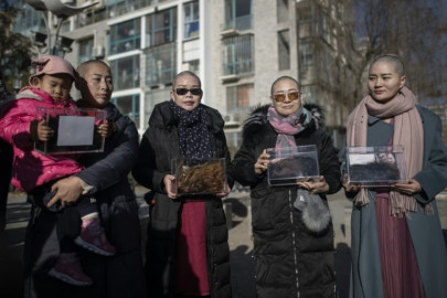 wife of detained china activist goes bald for justice wife of detained china activist goes bald for justice