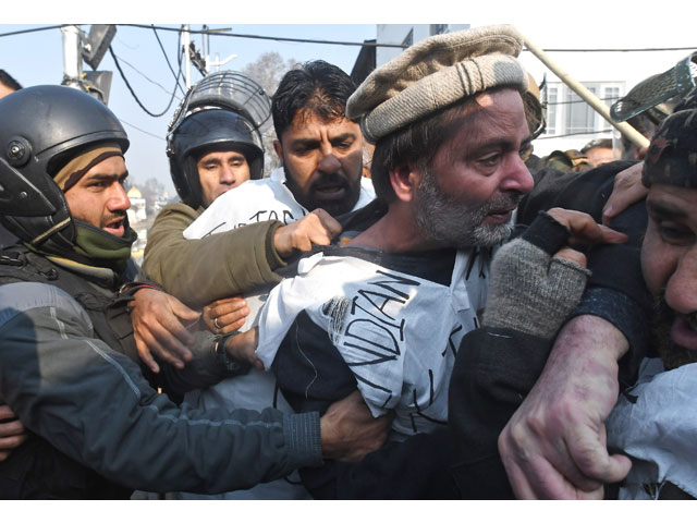 jammu and kashmir liberation front chief yasin malik c scuffles with indian police officer as they try to march during a protest march against the recent killings of civilians in srinagar on december 17 2018 photo afp