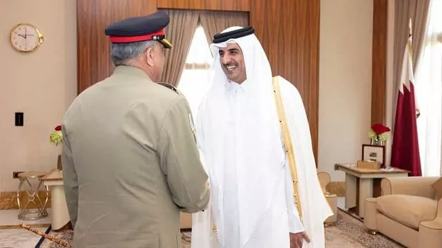 emir of qatar sheikh tamim bin hamad al thani greets army chief general qamar javed bajwa photo ispr emir of qatar sheikh tamim bin hamad al thani greets army chief general qamar javed bajwa photo ispr