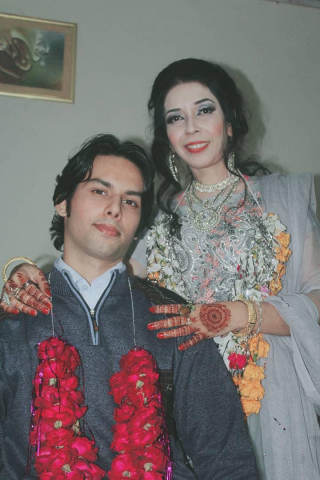 the couple also runs an online business together photo express the couple also runs an online business together photo express