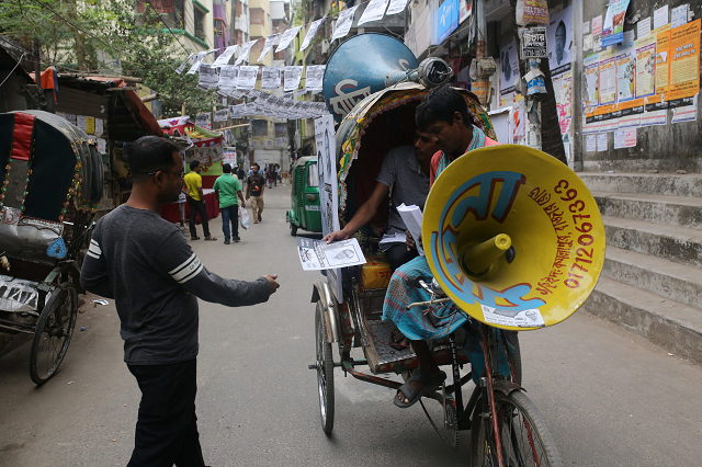 this photo taken on december 16 2018 shows supporters of the ruling bangladesh awami league distributing leaflets to people during the general election campaign in dhaka photo afp this photo taken on december 16 2018 shows supporters of the ruling bangladesh awami league distributing leaflets to people during the general election campaign in dhaka photo afp