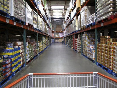 trump tariff war with china sends us retailers on buying binge trump tariff war with china sends us retailers on buying binge