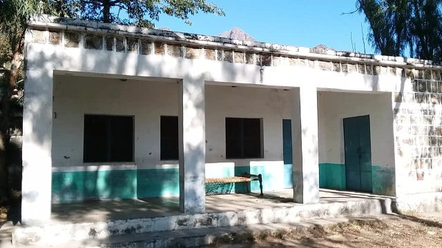 abandoned girls primary school in mardan photo express abandoned girls primary school in mardan photo express