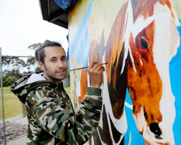 italian artist paints mural as a tribute to karachiites italian artist paints mural as a tribute to karachiites