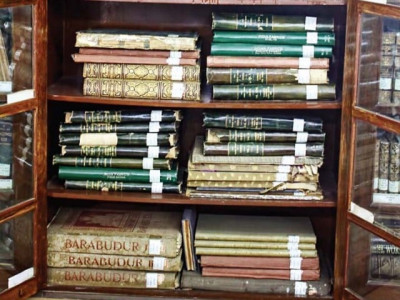 the library with 200 year old cloth samples the library with 200 year old cloth samples