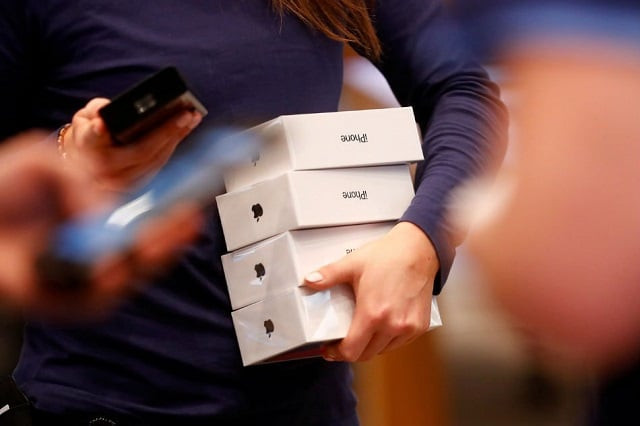 apple staff hold iphone x packages at the apple store in berlin germany november 3 2017 photo reuters apple staff hold iphone x packages at the apple store in berlin germany november 3 2017 photo reuters
