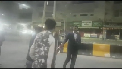 watch dg ispr plays street cricket with karachi youth