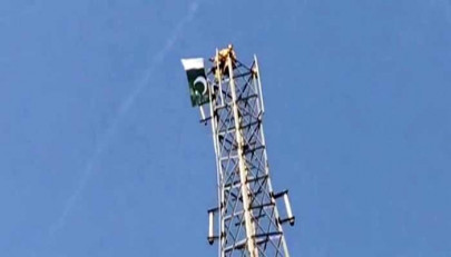suicidal man climbs atop islamabad cellphone tower demands to be made pm suicidal man climbs atop islamabad cellphone tower demands to be made pm