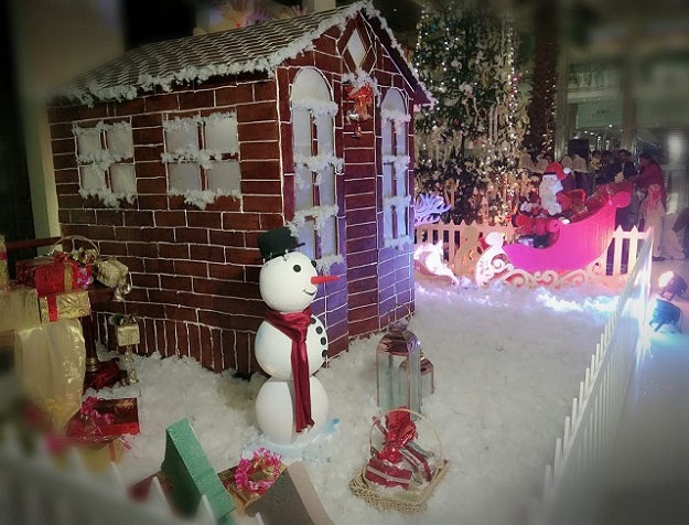 christmas decorations at a local hotel in lahore photo express