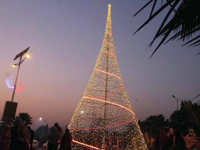 a view of 30ft high christmas tree in the capital photo online a view of 30ft high christmas tree in the capital photo online