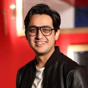 shafaat ali mimics pm imran convinces man on cellular tower to come down