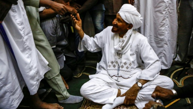 sadiq al mahdi sudan 039 s ex prime minister and leader of the opposition umma party is greeted by supporters in a mosque in the capital khartoum 039 s twin city of omdurman on december 19 2018 after his return from exile photo afp