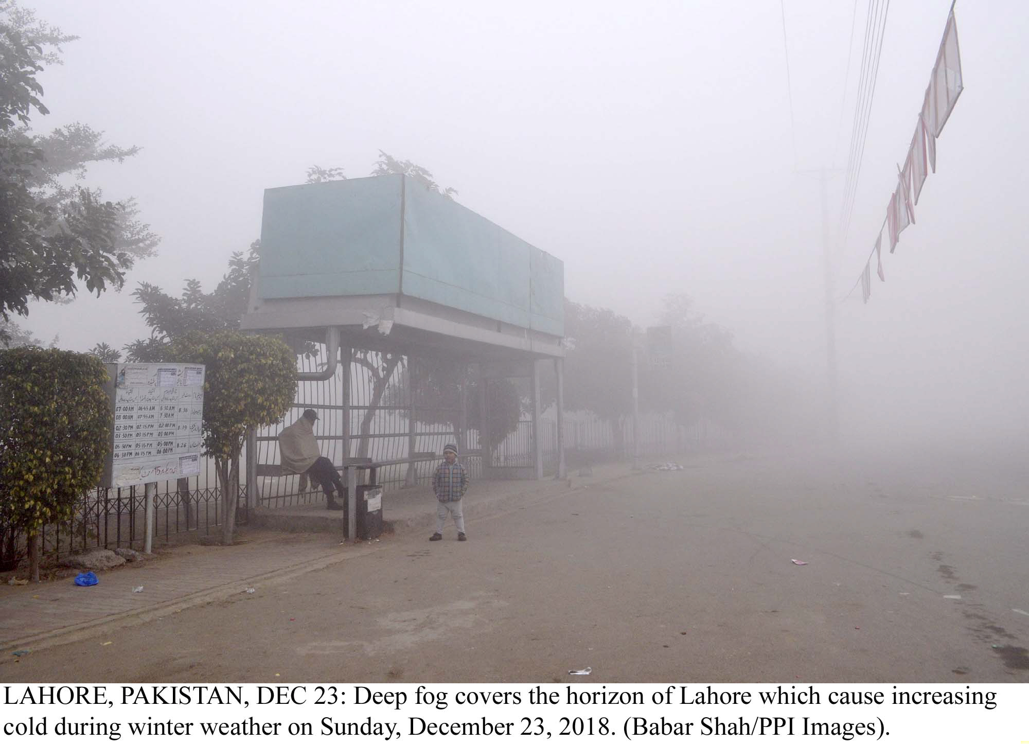 thick fog engulfs lahore city increasing cold photo ppi