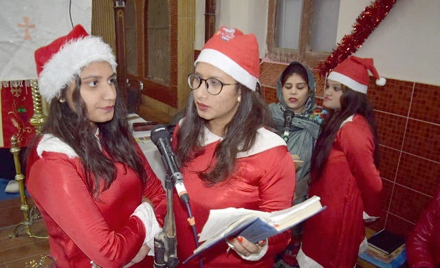 christian girls sing carol at local church in mughalpura lahore to celebrate the festival of christmas photo nni