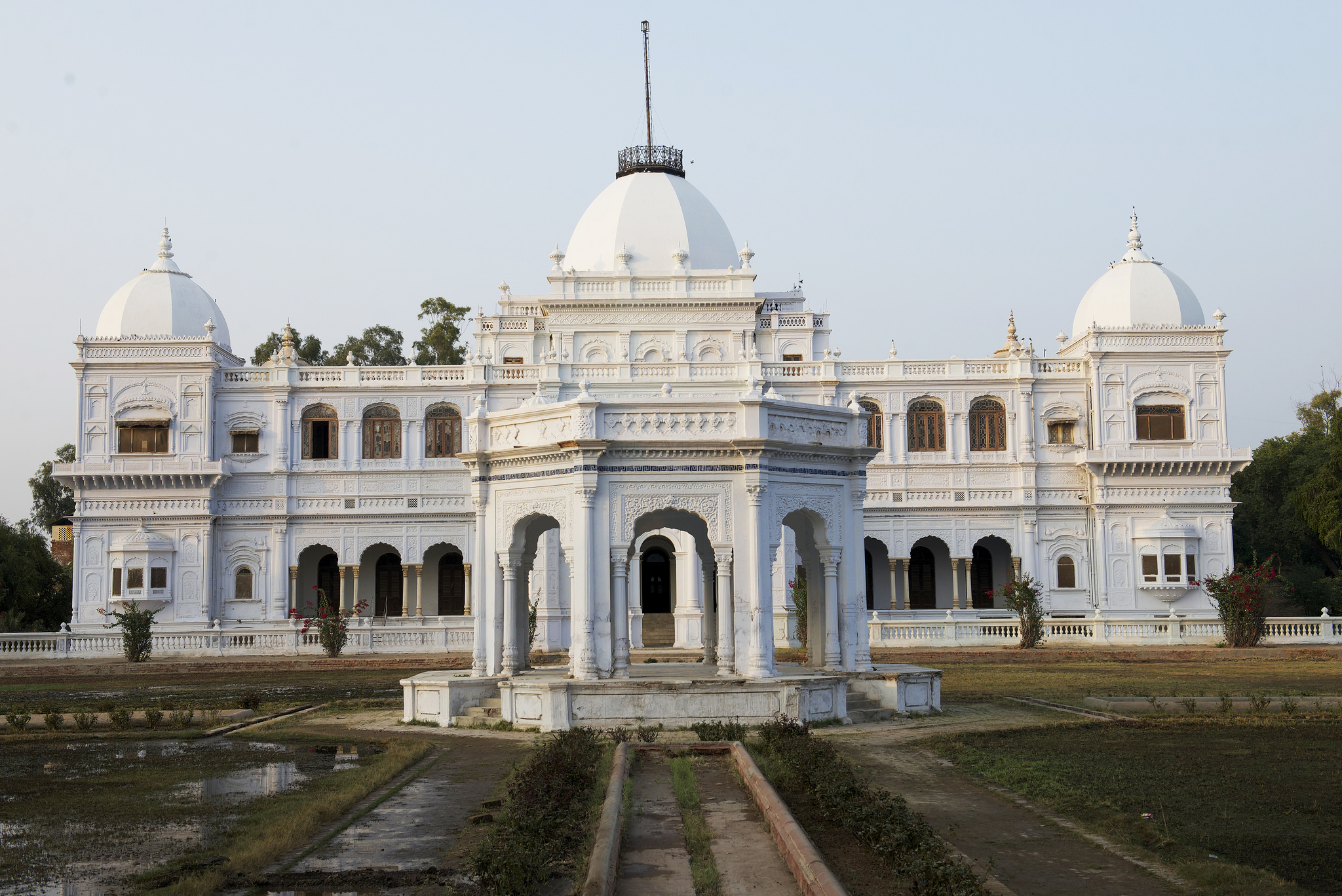 sadiq garh palace abandoned but not forgotten