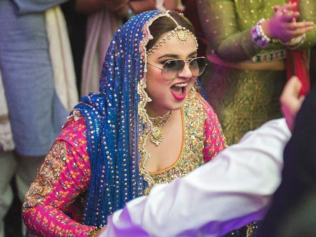 faiza saleem pays no heed to log kya kahengay by being the chillest bride ever
