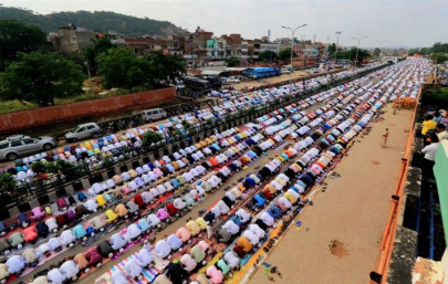 muslims in noida banned from offering friday prayers in park