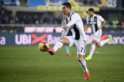 ronaldo rescues point for 10 man juventus at atalanta ronaldo rescues point for 10 man juventus at atalanta