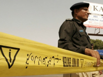 karachi s married couple involved in stealing cars batteries held