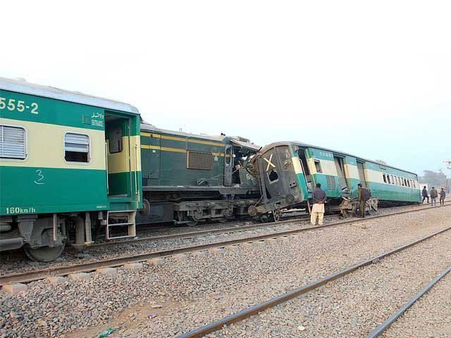 shalimar express derailed near risalewala area a few days ago photo app