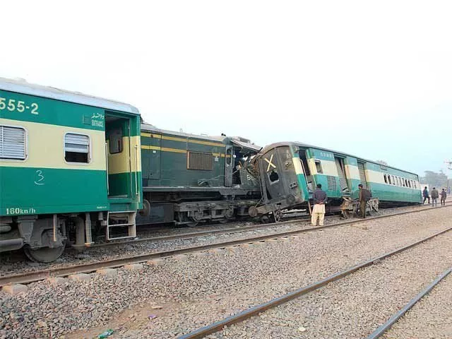 shalimar express derailed near risalewala area a few days ago photo app shalimar express derailed near risalewala area a few days ago photo app