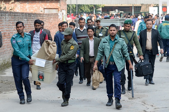 bangladeshi security personnel carry polling materials at distributing center in dhaka on december 29 2018   bangladesh stepped up security on december 29 in a bid to contain violence during a general election expected to see prime minister sheikh hasina win a record fourth term photo afp