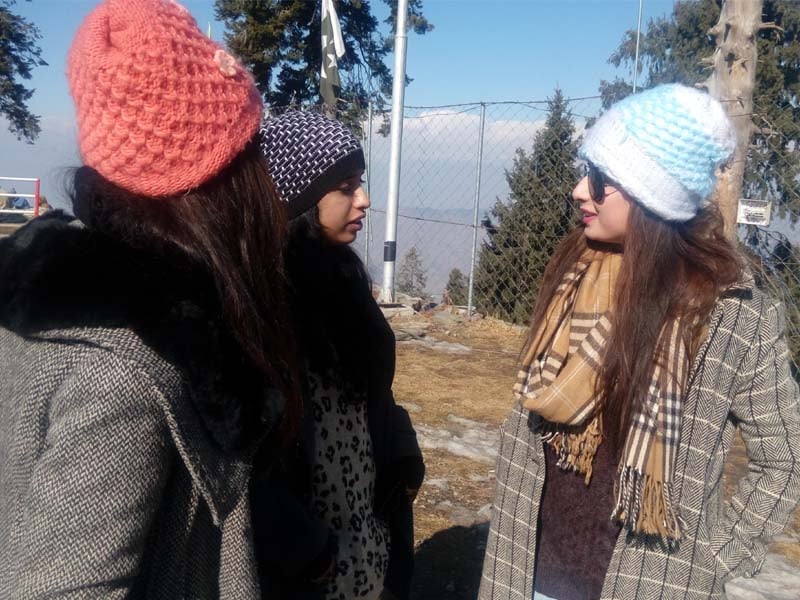 girls chat during malam jabba festival photo express