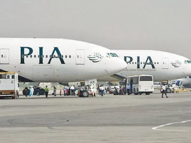 chairman tell imran khan airline facing a total of rs 414 3 billion loss photo file chairman tell imran khan airline facing a total of rs 414 3 billion loss photo file