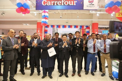 carrefour opens in pakistan
