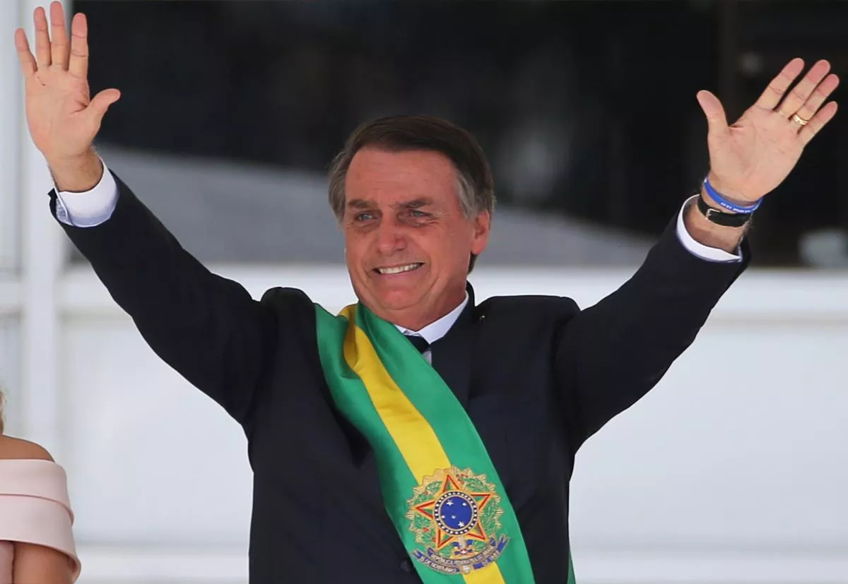 brazil 039 s new president jair bolsonaro gestures after receiving the presidential sash from outgoing president michel temer at the planalto palace in brazil photo reuters brazil 039 s new president jair bolsonaro gestures after receiving the presidential sash from outgoing president michel temer at the planalto palace in brazil photo reuters