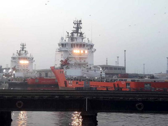 officials disclosed that vessels and helicopters had already reached pakistan to swiftly kick off offshore drilling in deep sea photo express officials disclosed that vessels and helicopters had already reached pakistan to swiftly kick off offshore drilling in deep sea photo express