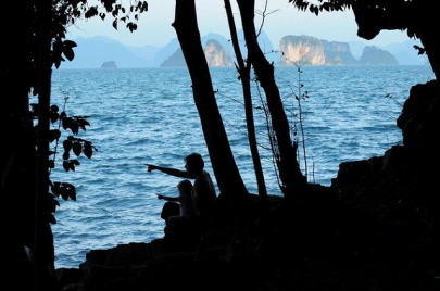 tourists flee thai islands as tropical storm pabuk looms
