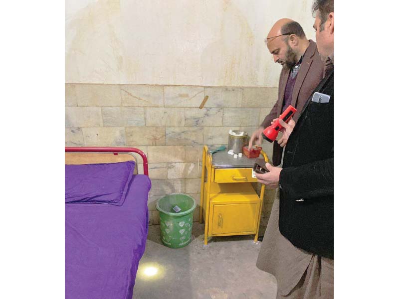 officials check medicines at a fake clinic in tarnol area of islamabad photo express officials check medicines at a fake clinic in tarnol area of islamabad photo express