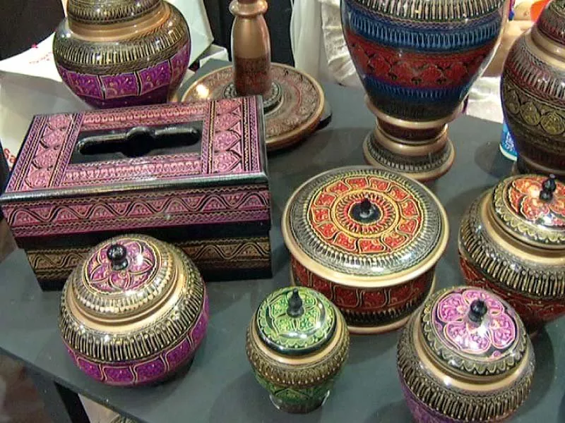over 3 500 artisans from rural sindh are displaying their handiwork at the 6th sartyoon sang crafts exhibition being held at ocean mall photos express over 3 500 artisans from rural sindh are displaying their handiwork at the 6th sartyoon sang crafts exhibition being held at ocean mall photos express