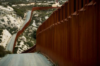 trump warns could force long term shutdown over border wall