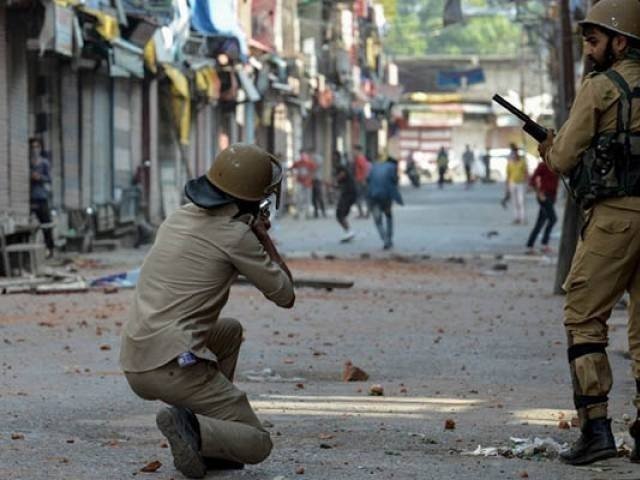 indian police clash with kashmiri protesters in srinagar photo afp
