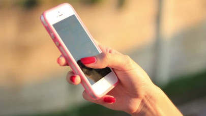 higher use of social media linked to depression in girls says study