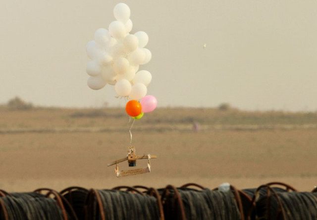 israeli side of the border with the gaza strip shows balloons carrying an alleged incendiary device launched by palestinian protesters photo afp israeli side of the border with the gaza strip shows balloons carrying an alleged incendiary device launched by palestinian protesters photo afp